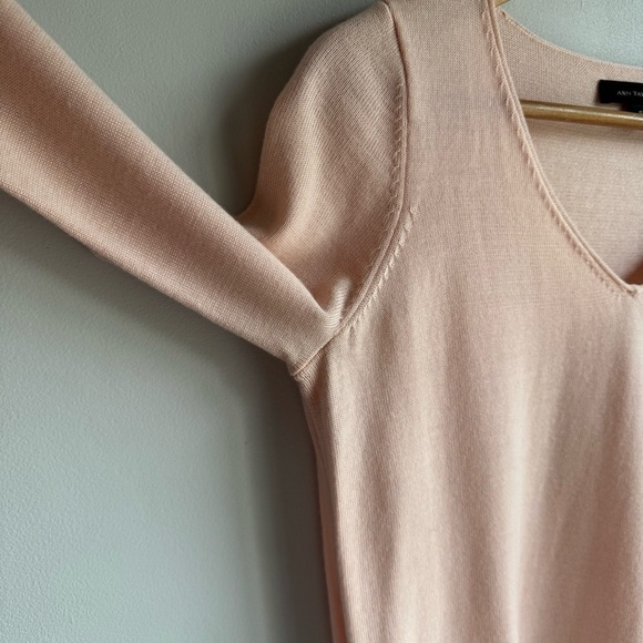 Ann Taylor Merino Wool Blend Lightweight Sweater Sz S Baby Pink V-Neck Preppy - Picture 6 of 12